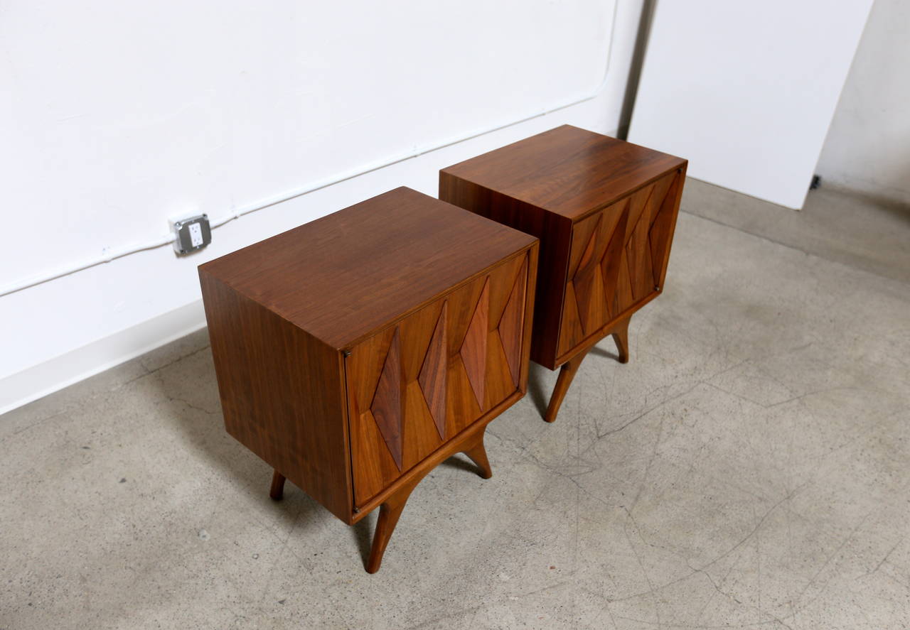 Pair of Sculptural Walnut Nightstands 1