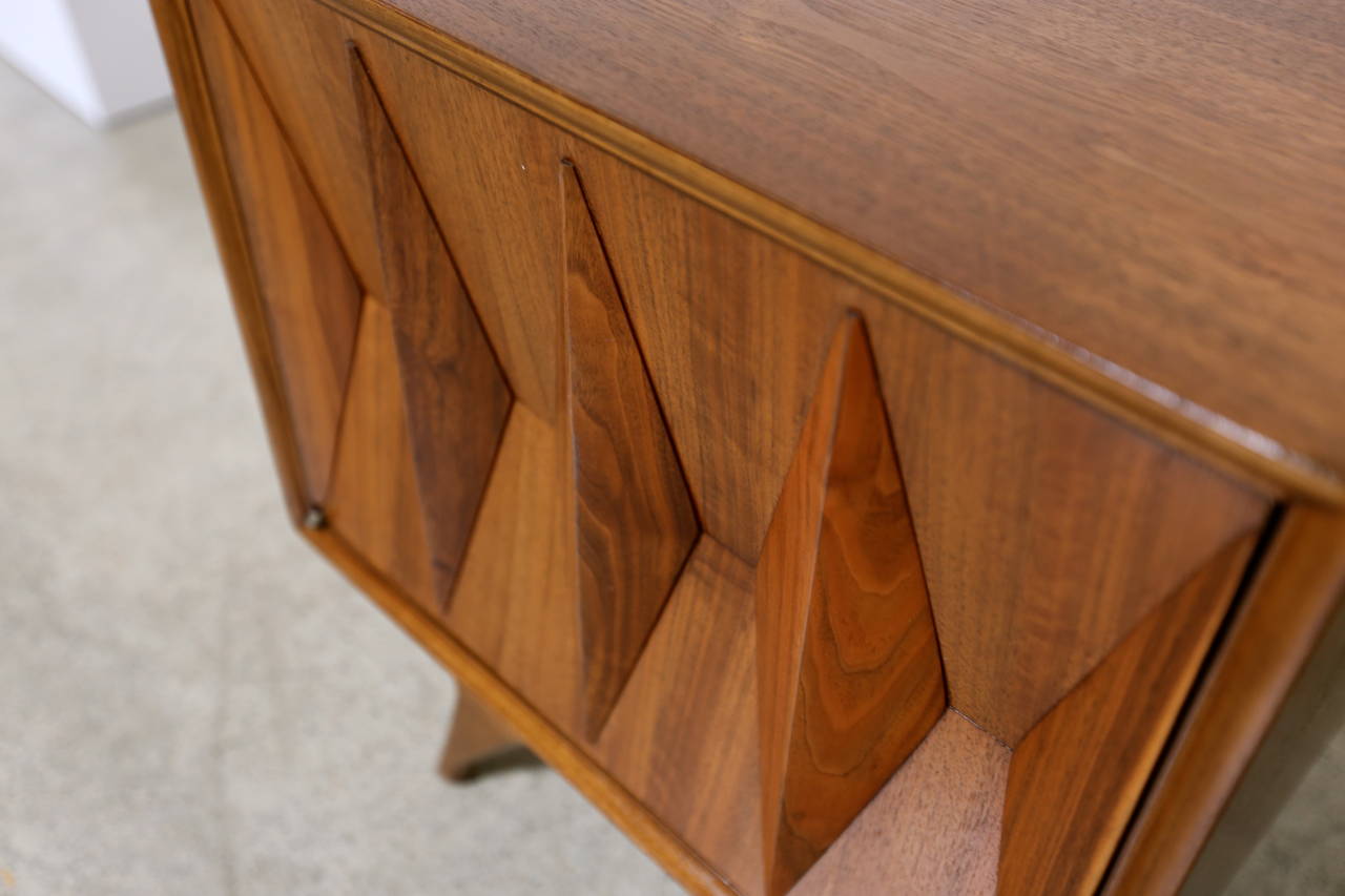 Pair of Sculptural Walnut Nightstands 2