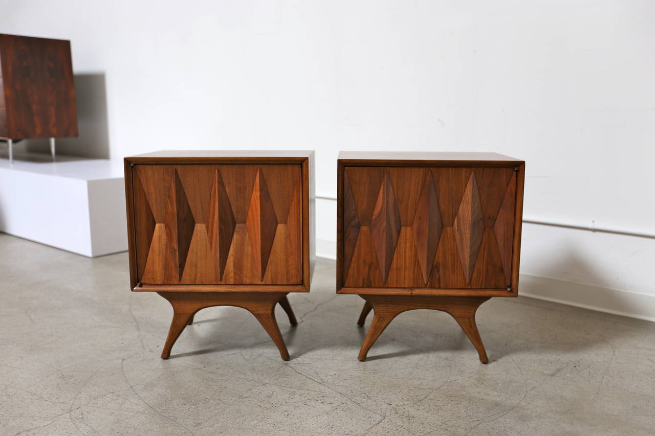 Pair of Sculptural Walnut Nightstands 3