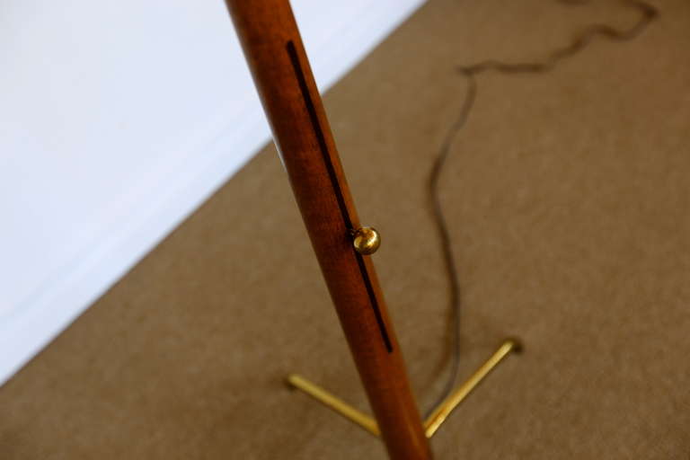Adjustable Walnut & Brass Floor Lamp by Gerald Thurston In Excellent Condition In Costa Mesa, CA
