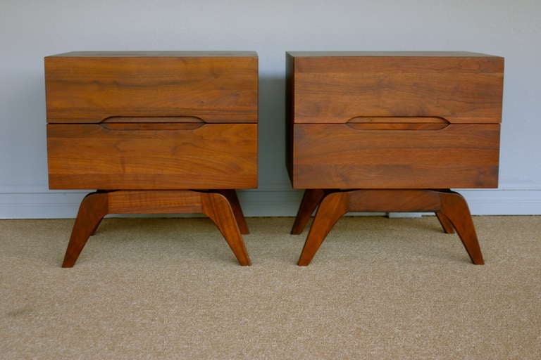 Pair of solid Walnut Nightstands 3