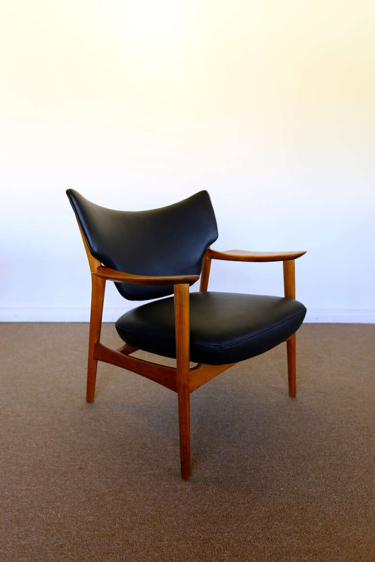 Mid-20th Century Pair of Sculptural Leather and Teak Lounges by Peter Wessel