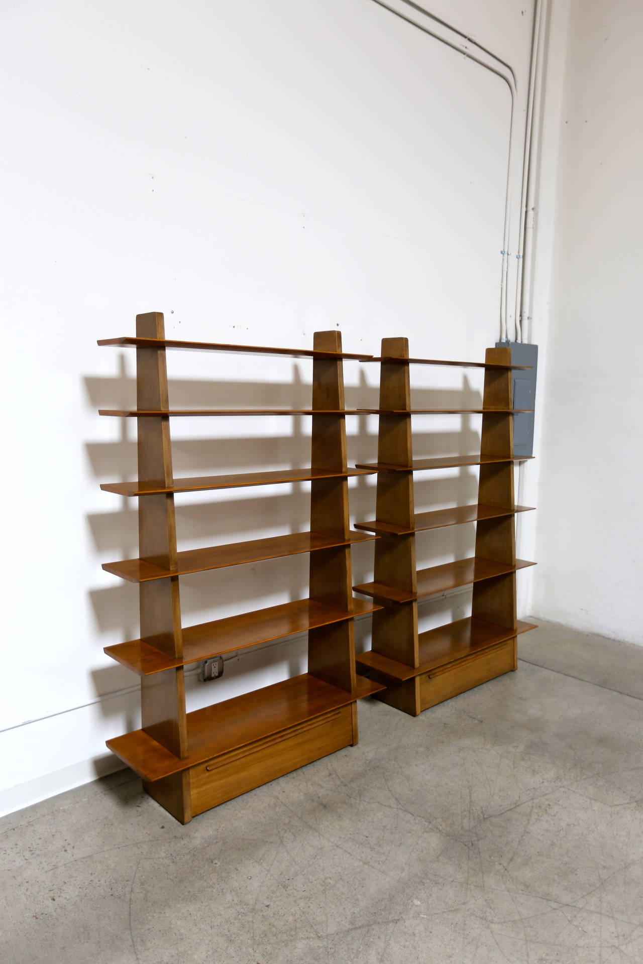 Pair of Rare Bookcases Model 5264 by Edward Wormley for Dunbar In Excellent Condition In Costa Mesa, CA