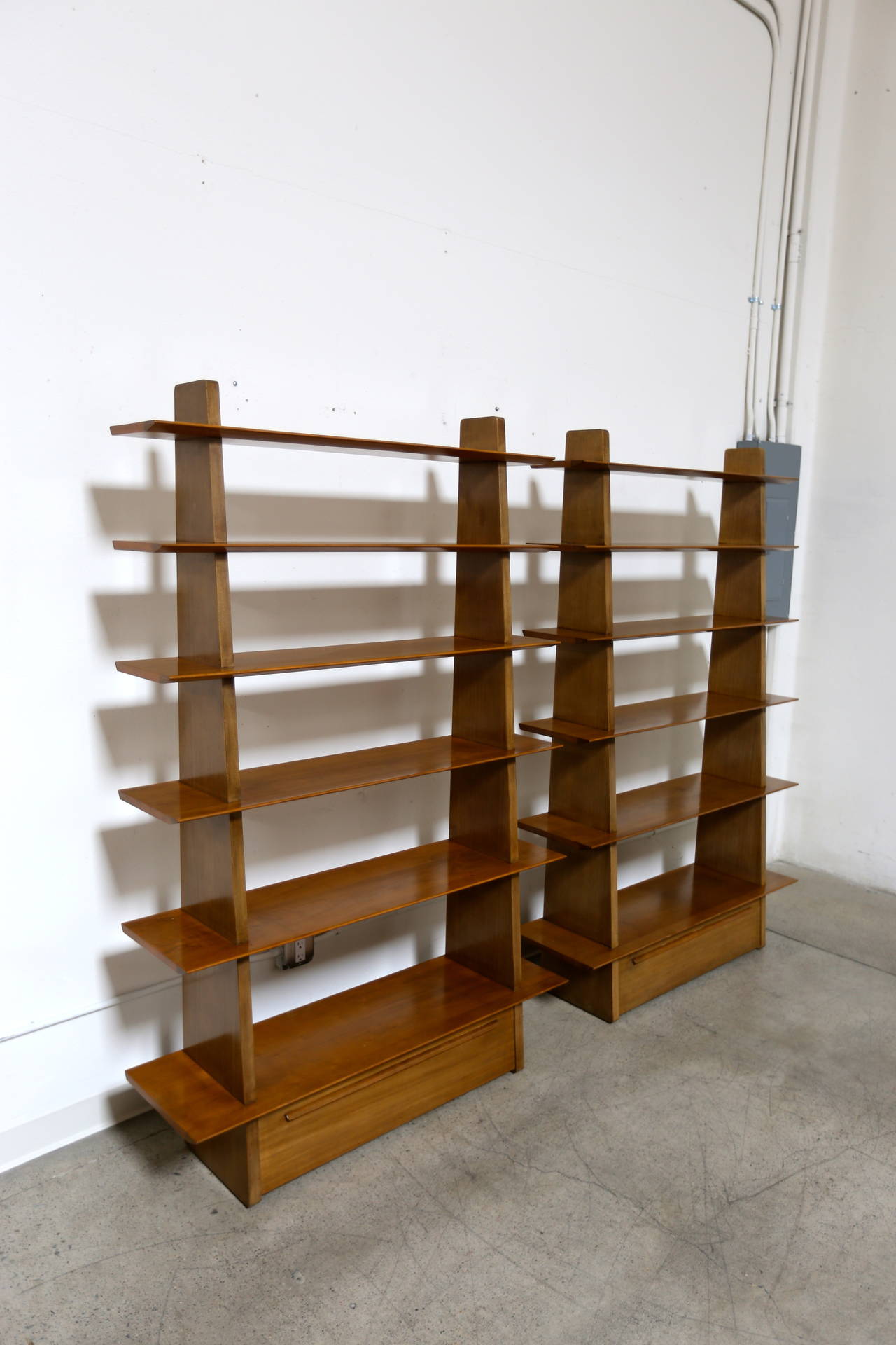 20th Century Pair of Rare Bookcases Model 5264 by Edward Wormley for Dunbar