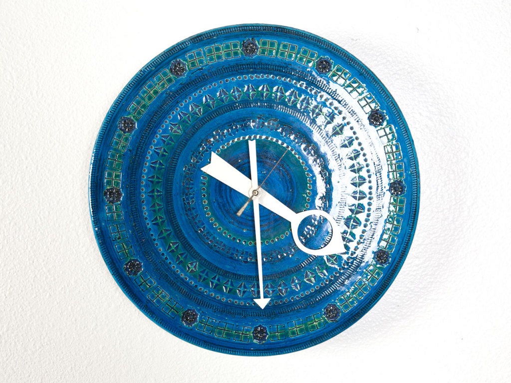 Ceramic Howard Miller Meridian clock In Excellent Condition In Costa Mesa, CA