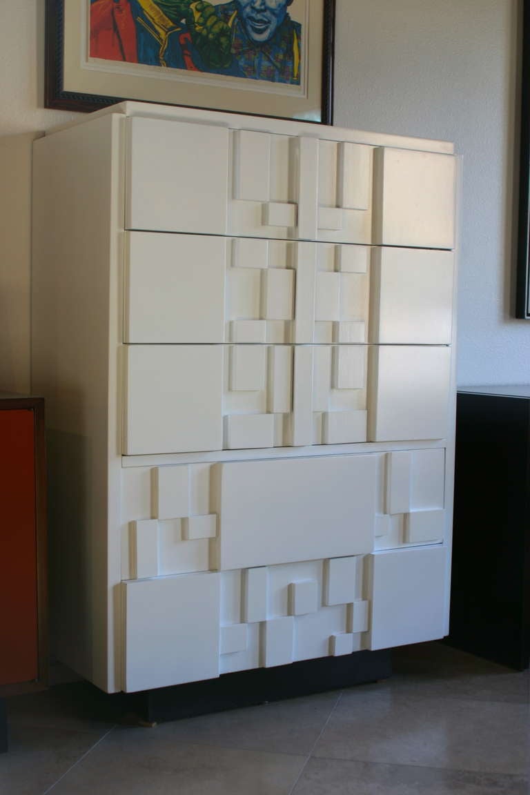 Mosaic Satin White Lacquered Chest by Lane In Excellent Condition In Costa Mesa, CA