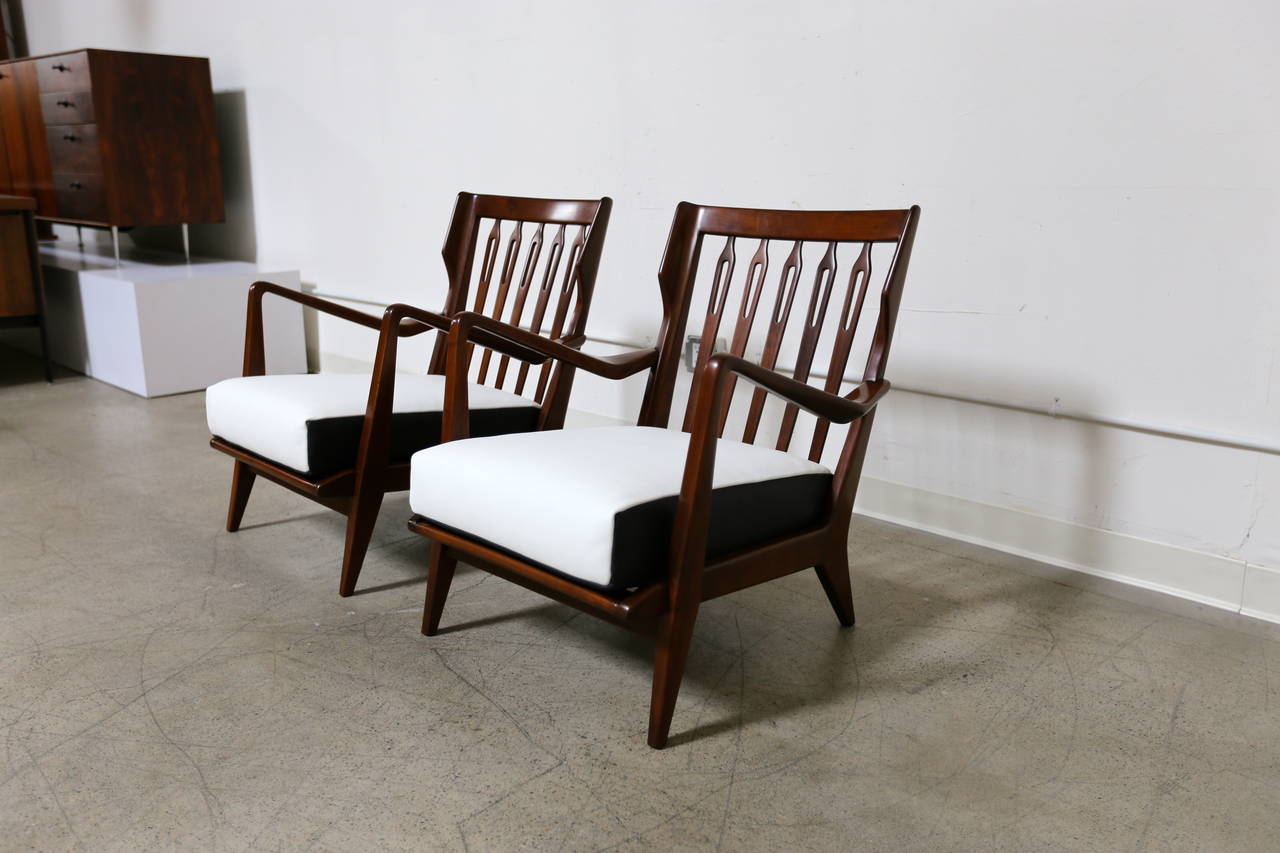20th Century Pair of Lounge Chairs by Gio Ponti Model No. 516, circa 1955