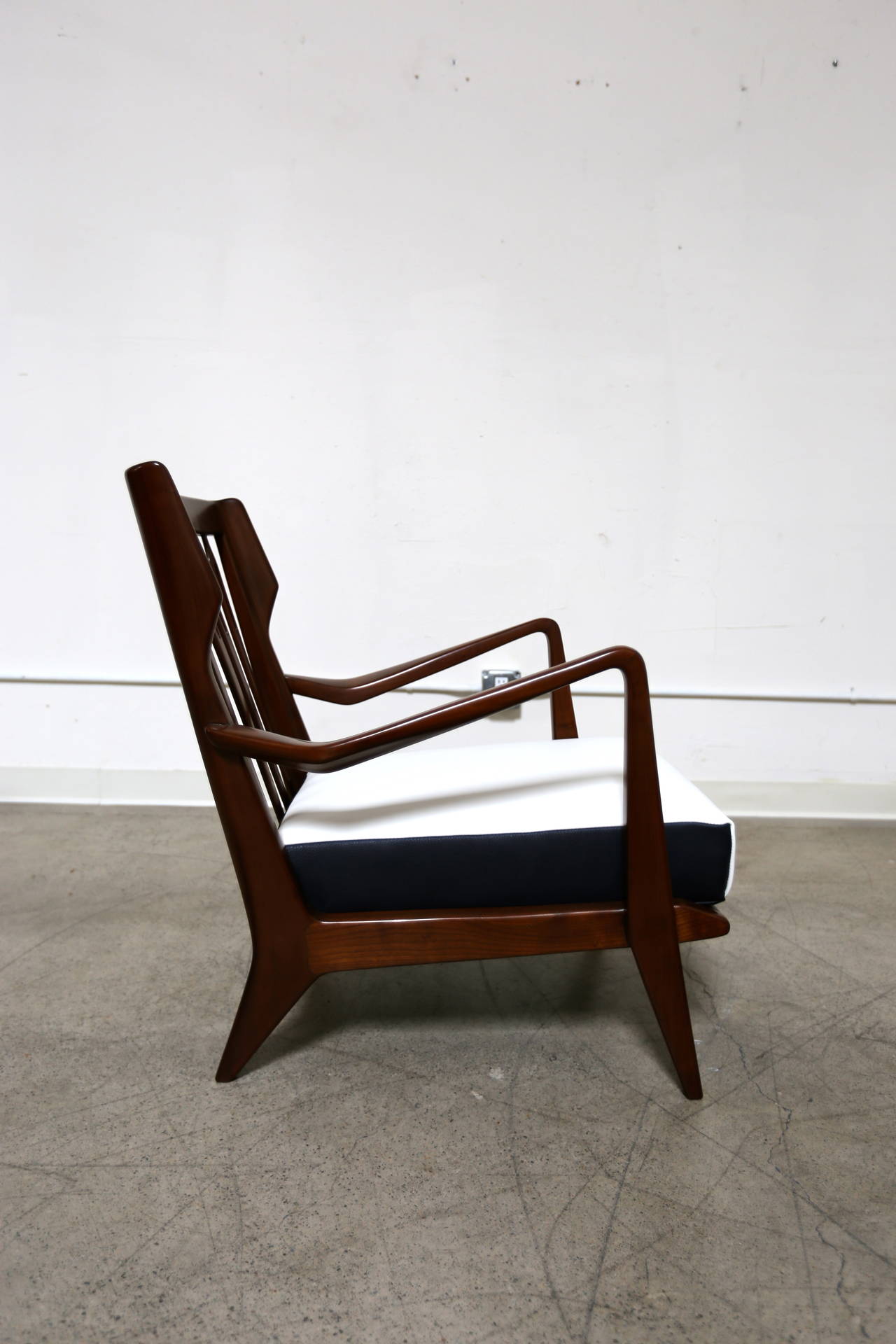 Pair of Lounge Chairs by Gio Ponti Model No. 516, circa 1955 3