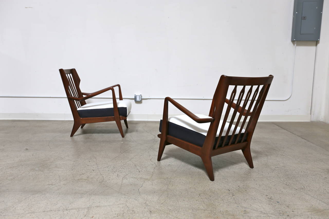 Italian Pair of Lounge Chairs by Gio Ponti Model No. 516, circa 1955
