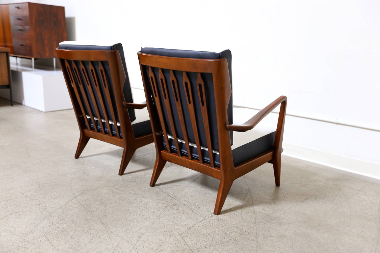 Pair of Lounge Chairs by Gio Ponti Model No. 516, circa 1955 1