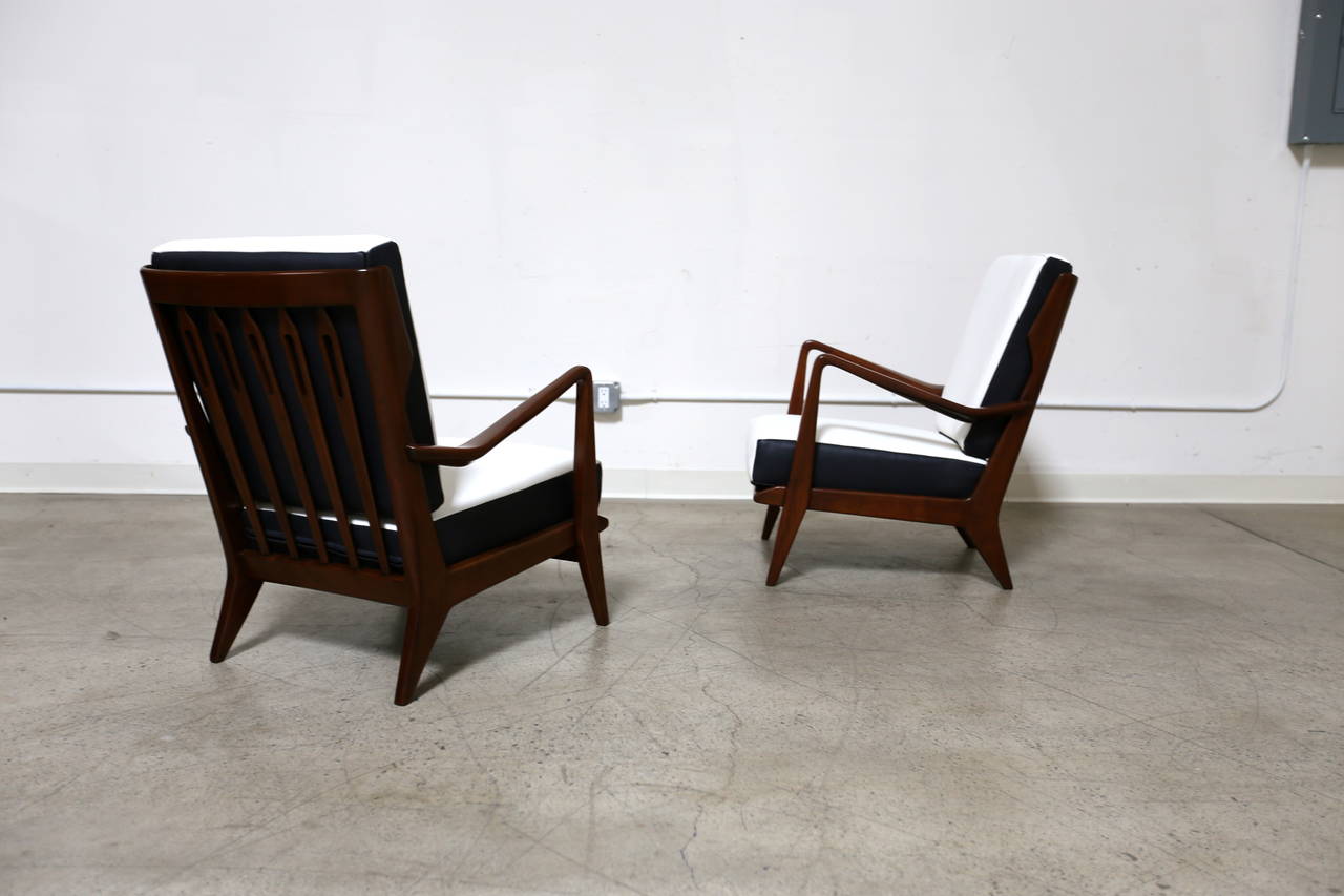 Pair of Lounge Chairs by Gio Ponti Model No. 516, circa 1955 In Excellent Condition In Costa Mesa, CA