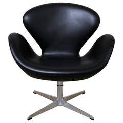 Leather Swivel Tilt Swan Chair by Arne Jacobsen for Fritz Hansen 6