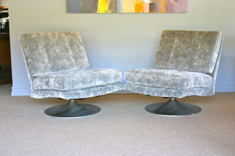 Velvet Pair of Swivel & Tilt Lounge Chairs by Milo Baughman