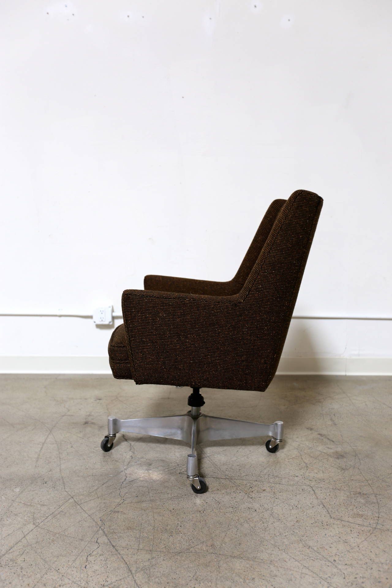 nelson swivel chair