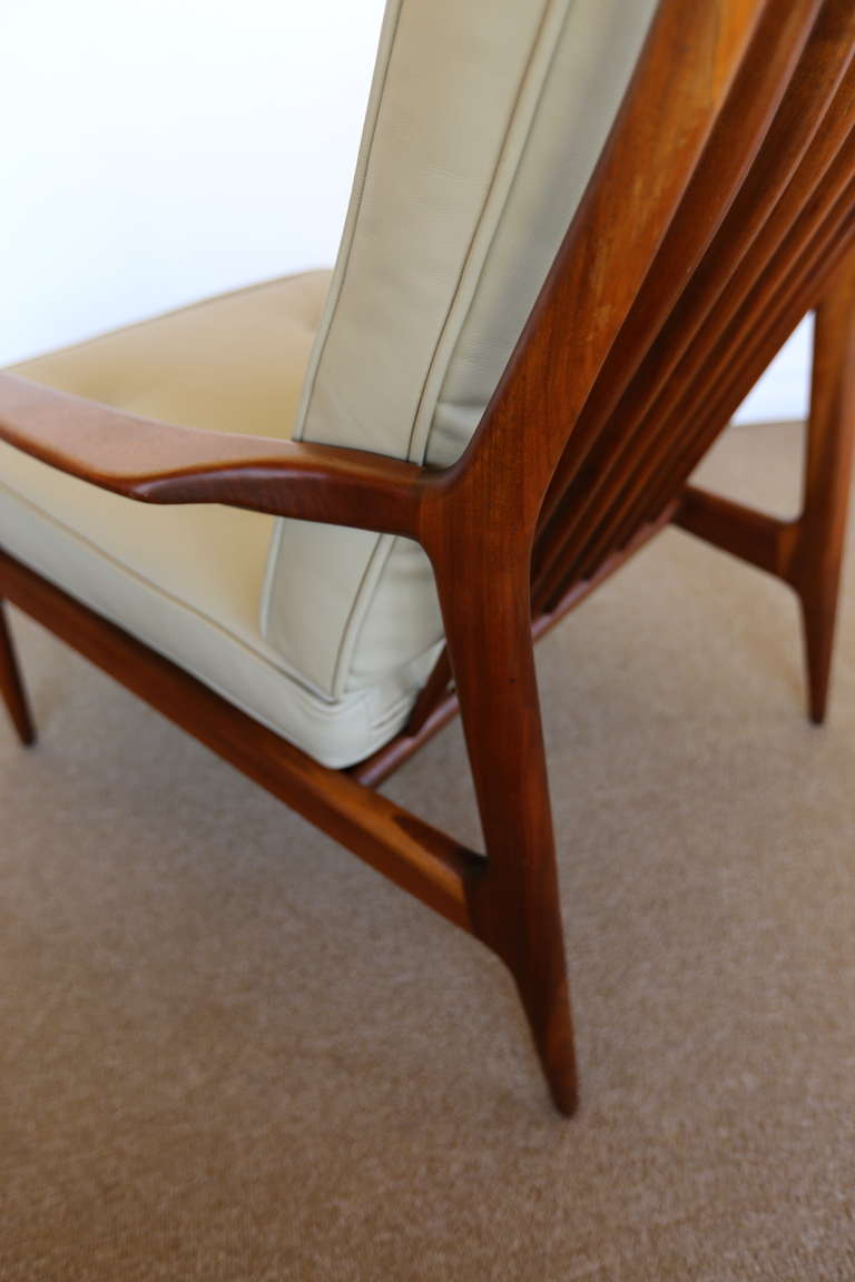 Walnut & Leather Lounge Chair by Milo Baughman 4