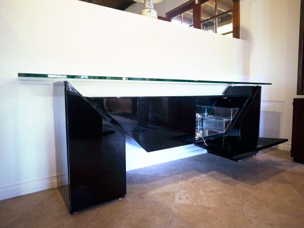 20th Century Sleek Black Lacquered Sideboard by Gorgoni Luigi 1983