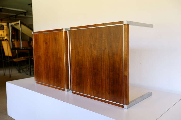 Mid-Century Modern Pair of Walnut Side Tables by Richard Shultz for Knoll