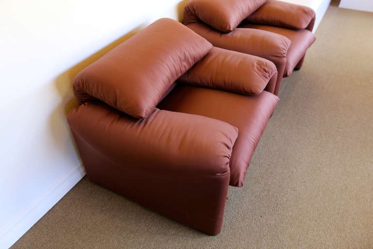 Pair of Vico Magistretti Lounge Chairs for Cassina In Excellent Condition In Costa Mesa, CA