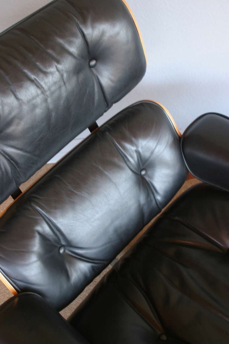 Mid-Century Modern Pair Of Eames Lounge Chairs W/ Ottomans For Herman Miller