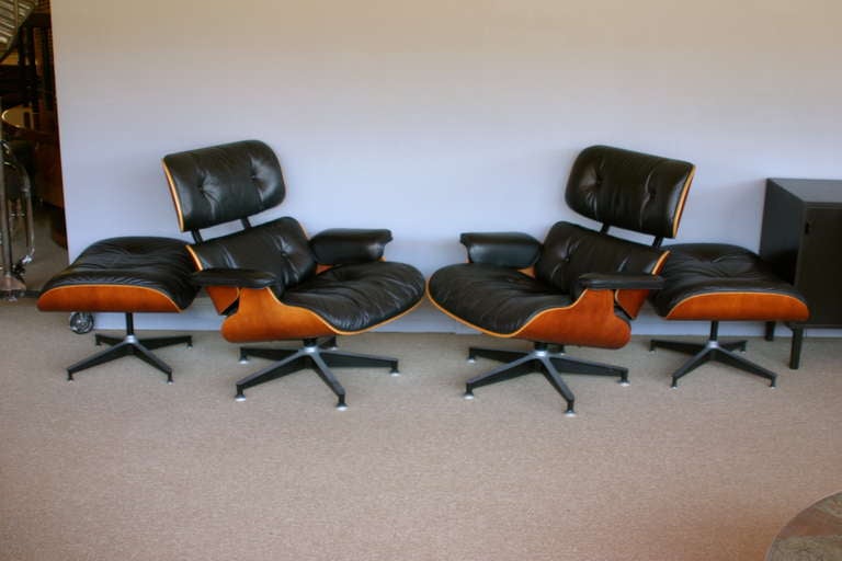 Pair Of Eames Lounge Chairs W/ Ottomans For Herman Miller In Excellent Condition In Costa Mesa, CA