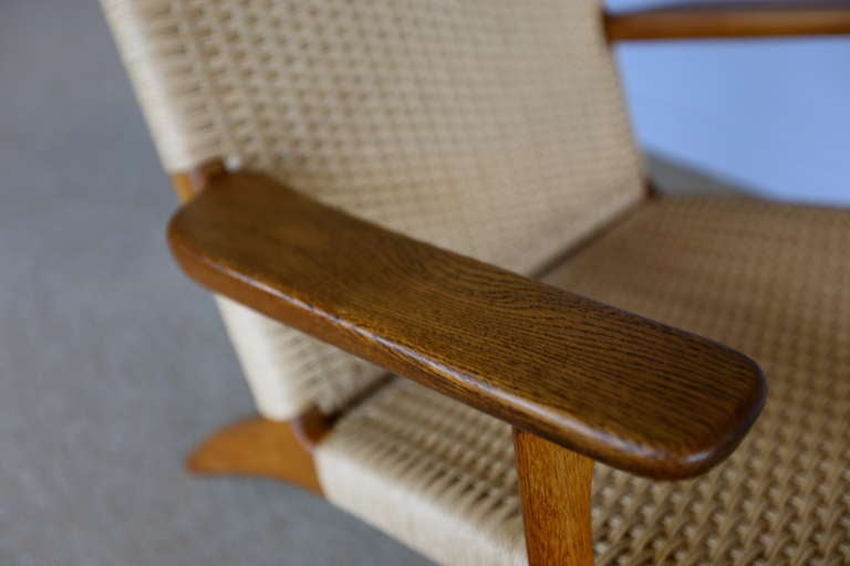 CH 25 lounge chair by Hans Wegner for Carl Hansen In Excellent Condition In Costa Mesa, CA