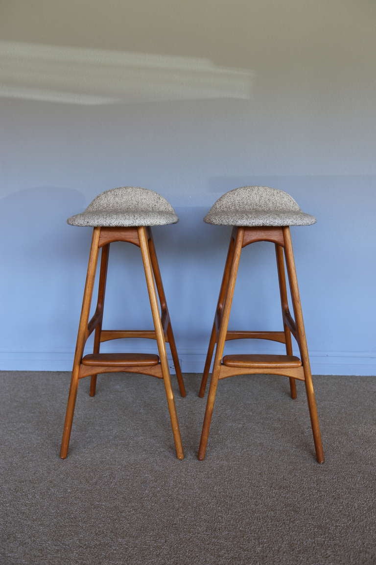 Pair of barstools by Eric Buck In Excellent Condition In Costa Mesa, CA