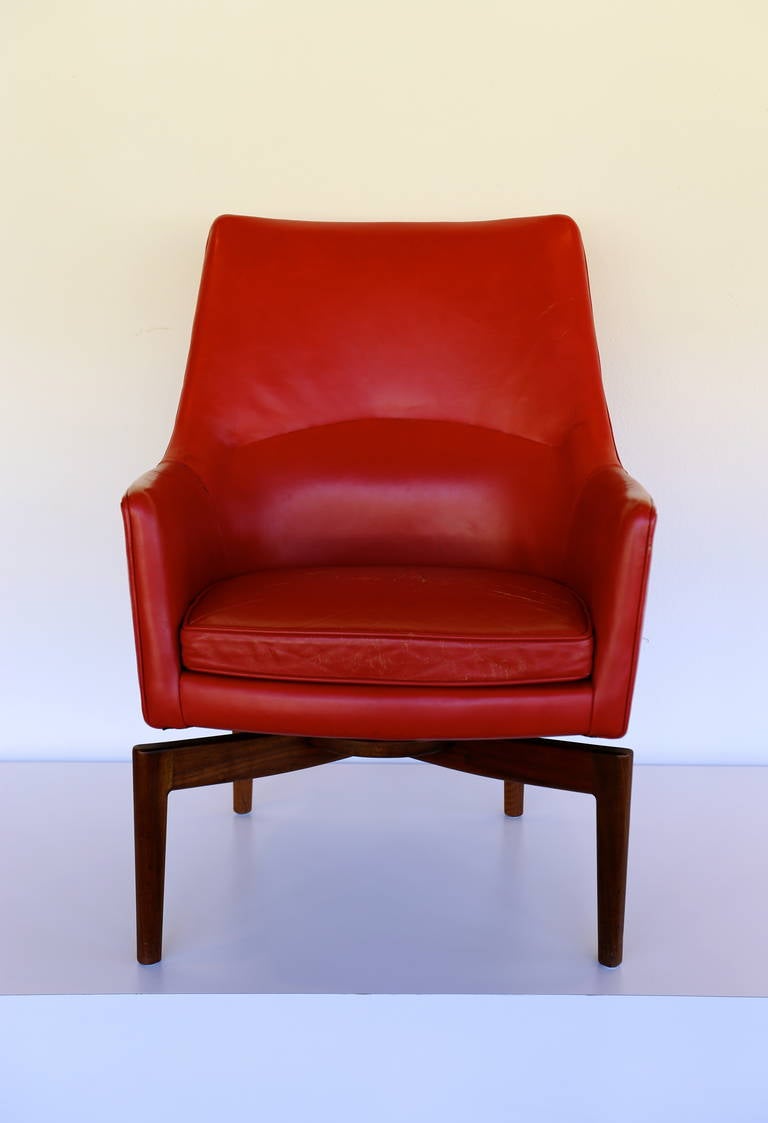 Mid-Century Modern High Back Leather Swivel Lounge Chair by Jens Risom