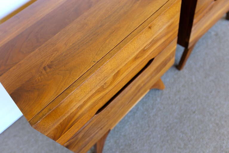 American Pair Of Solid Walnut Nightstands With Sculptural Legs