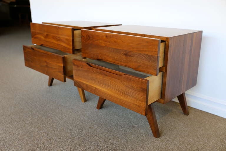 Mid-20th Century Pair Of Solid Walnut Nightstands With Sculptural Legs