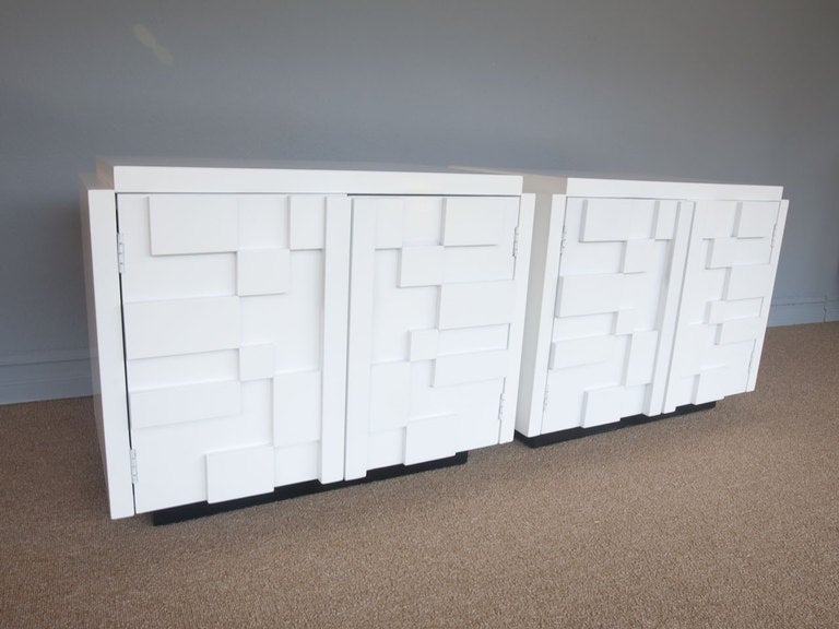Mosaic Satin White Lacquered Pair Nightstands By Lane In Excellent Condition In San Juan Capistrano, CA