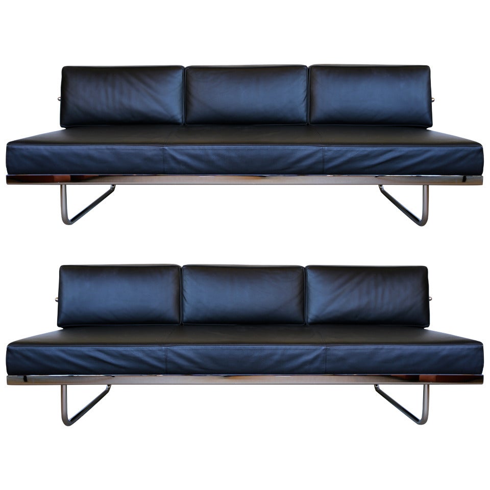 Pair of Le Corbusier LC5 Sofa Day Beds by Cassina