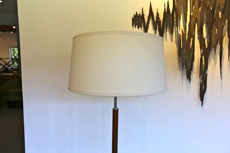 Walnut & Chrome Floor Lamp by Lightolier In Excellent Condition In Costa Mesa, CA