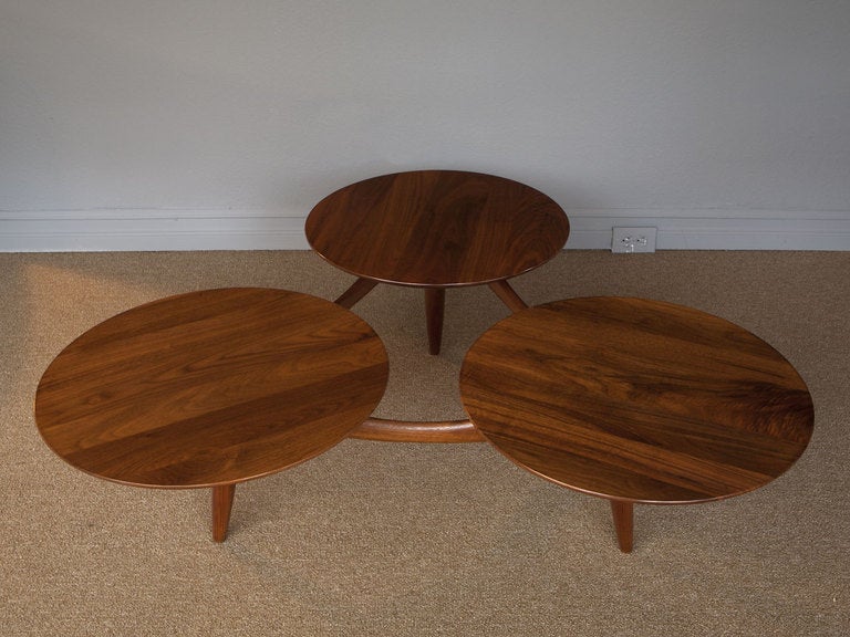 Table basse en noyer massif Att : Greta Grossman Excellent état à San Juan Capistrano, CA
