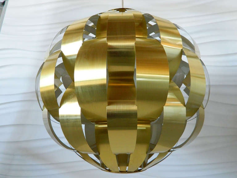 Brass-colored bands of metal are woven together to create this stunning 22.5