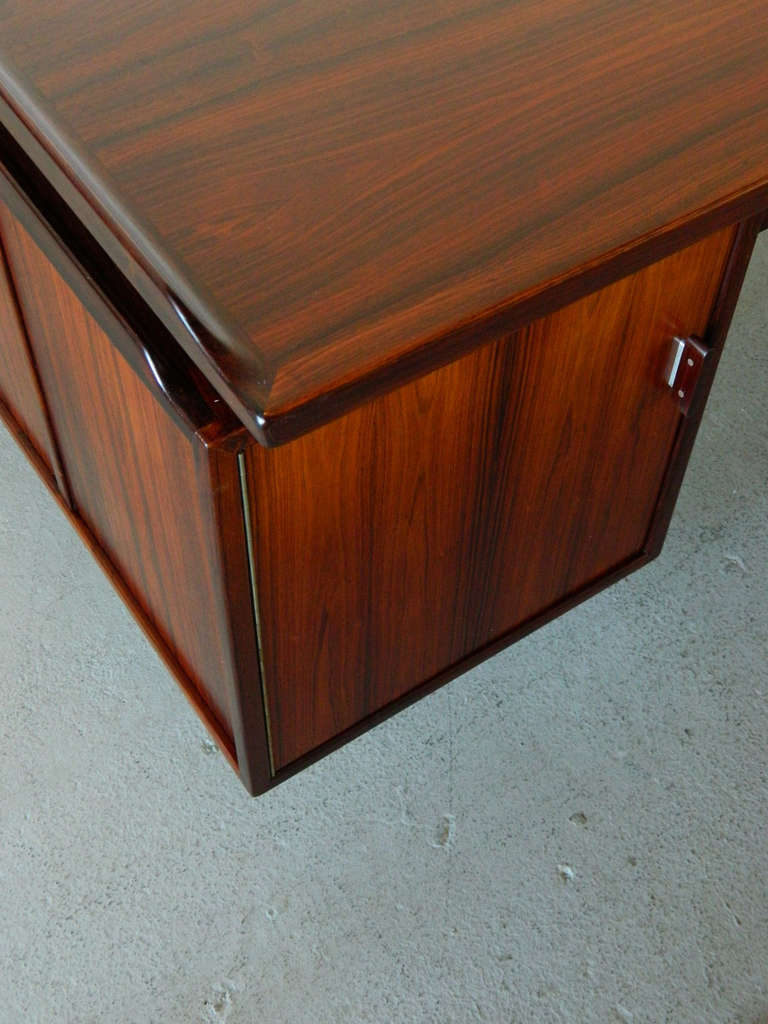 Arne Vodder Rosewood Executive Desk for Sibast In Good Condition In Baltimore, MD