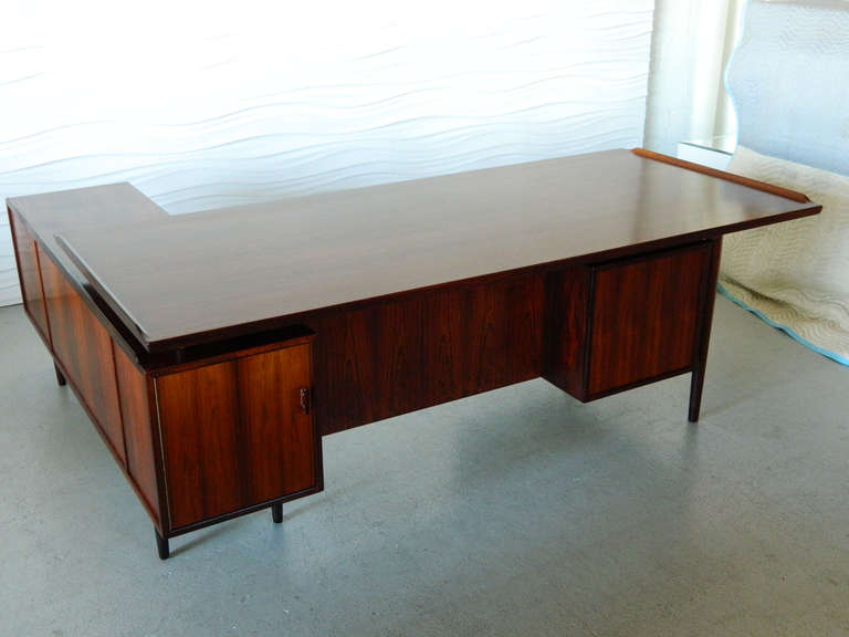 Stunning rosewood executive desk designed by Arne Vodder for Sibast/Denmark. This L-shaped desk has a large work surface (80