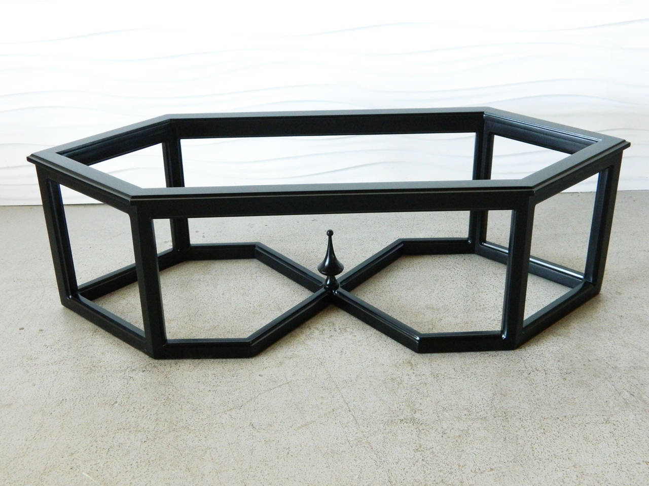 Hollywood Regency Hexagonal Bevelled Glass Coffee Table In Good Condition For Sale In Baltimore, MD