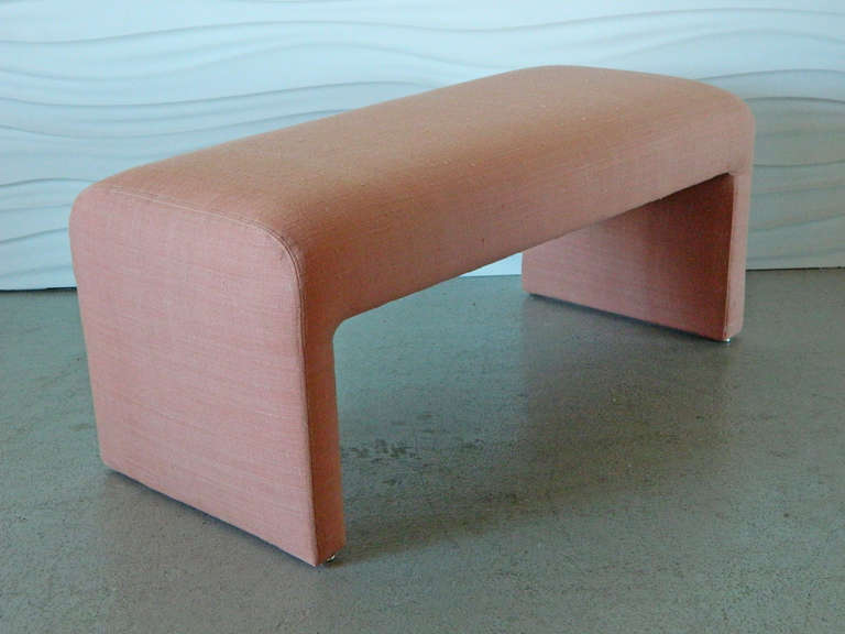 Directional Upholstered Waterfall Bench In Good Condition For Sale In Baltimore, MD