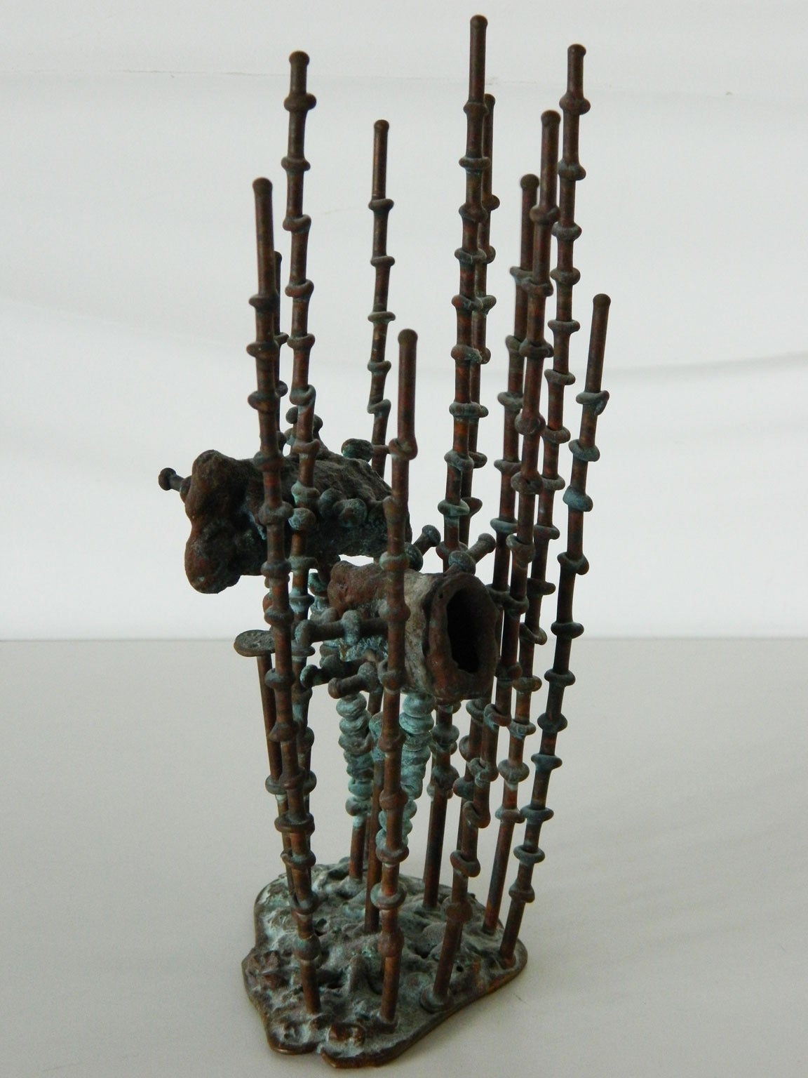 Klaus Ihlenfeld worked as an assistant to Harry Bertoia and created signature works strongly influenced by nature using patinated bronze.
The original owners purchased this piece directly from Klaus Ihlenfeld.
