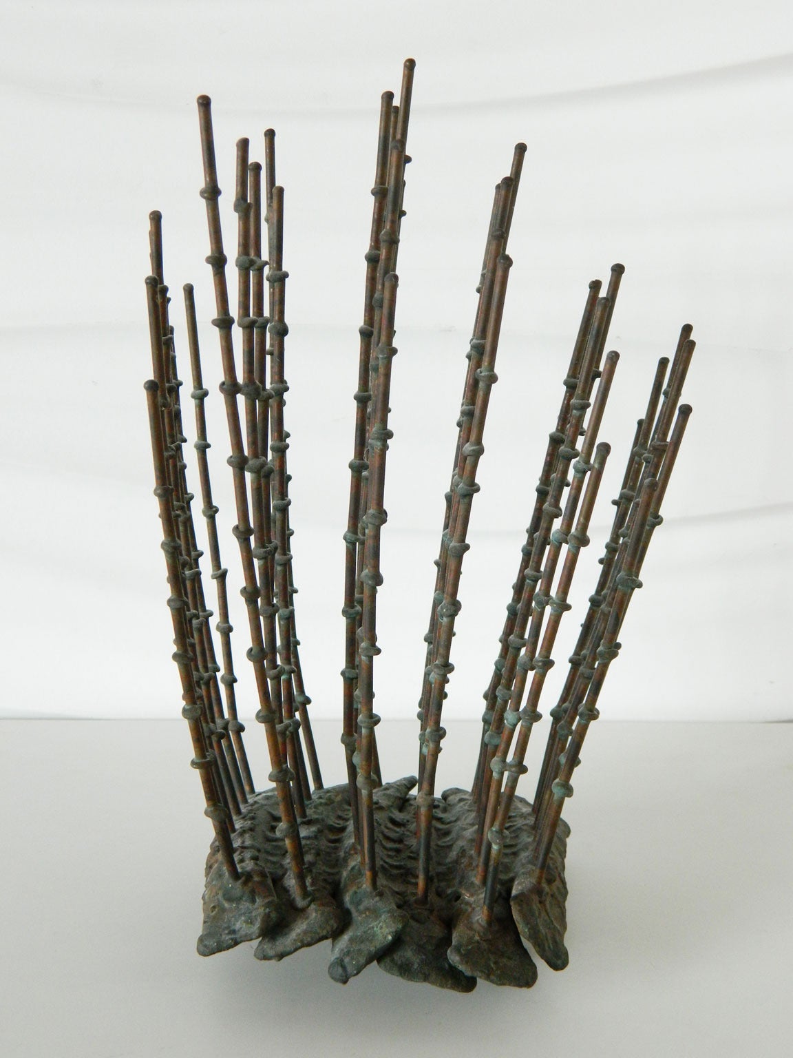 Klaus Ihlenfeld worked as an assistant to Harry Bertoia and created signature works strongly influenced by nature using patinated bronze.
The original owners purchased this piece directly from Klaus Ihlenfeld.
