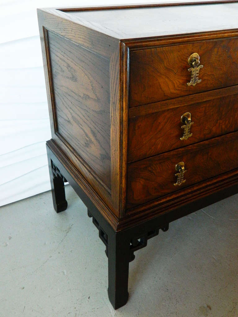 Pair of Hekman Asian Chests In Good Condition In Baltimore, MD