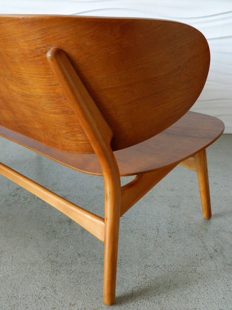 Hans Wegner Shell Settee In Good Condition In Baltimore, MD