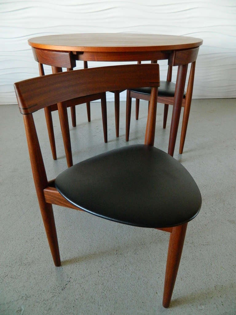 frem rojle table and chairs