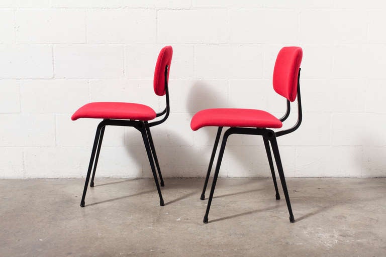 Mid-Century Modern Pair of Red Upholstered Friso Kramer Revolt Chairs