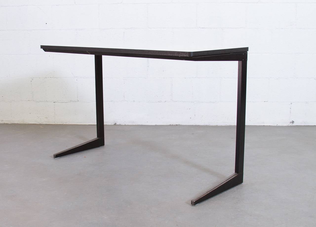 Iconic, mid century, folded sheet metal frame with formica top and painted edge. student version of the teacher's desk without the drawer by Friso Kramer by Ahrend de Cirkel (stamped). The original vinyl edging was removed by the previous owner and