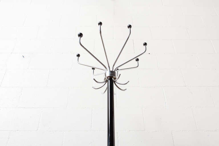 Art Deco Standing Coat Rack w/ Spinning Chrome Top, Black Stem, and Iron Base In Good Condition For Sale In Los Angeles, CA