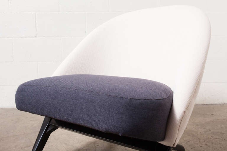 Upholstery Theo Ruth for Artifort Lounge Chair In Navy and White