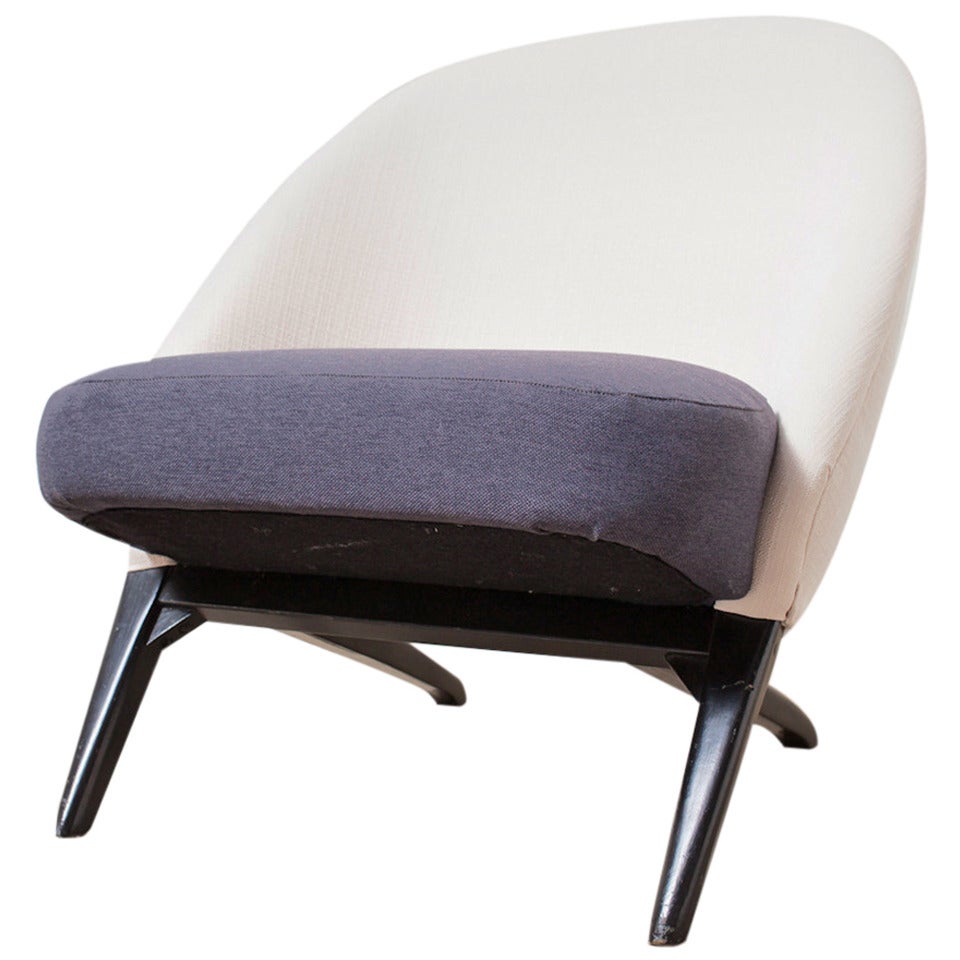 Theo Ruth for Artifort Lounge Chair In Navy and White