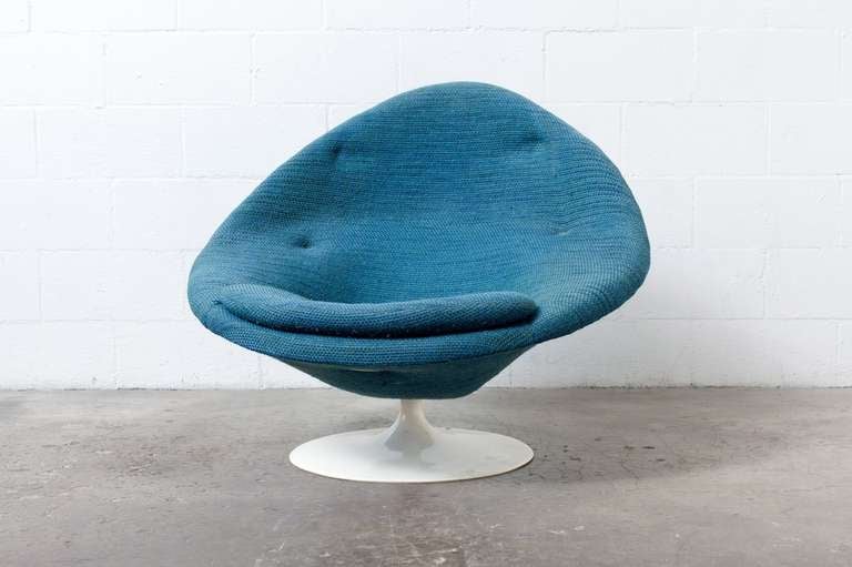 Original Rare Pierre Paulin Globe Chair with Saarenin Style Base. Retains Original Tag from Artifort. Original Condition.