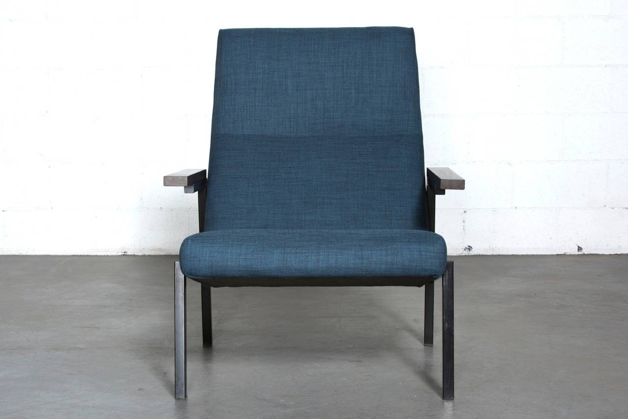 Martin Visser for Spectrum SZ 63 (Hers) and SZ 67 (His) lounge chairs with black enameled metal frames, wenge armrests, and original blue upholstery. Frame is in original condition with some wear consistent with age and use. Set price. 